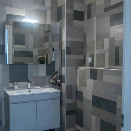 Aphrodite Luxury 4