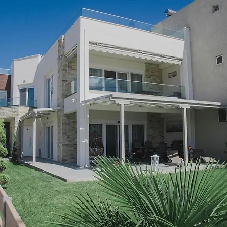Aphrodite Luxury 4