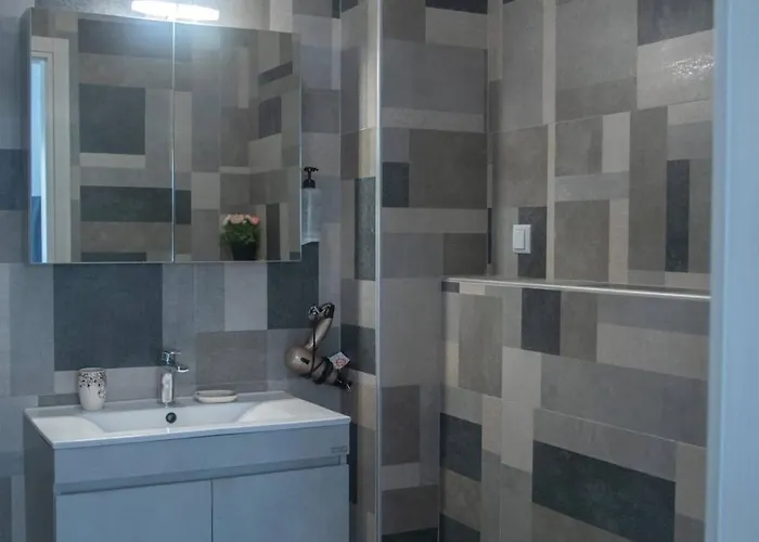 Aphrodite Luxury 4